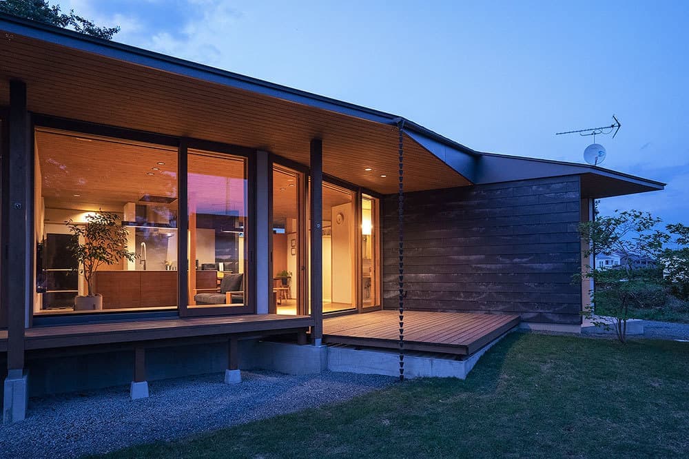 はすかいのいえ−表裏つくる斜め壁−