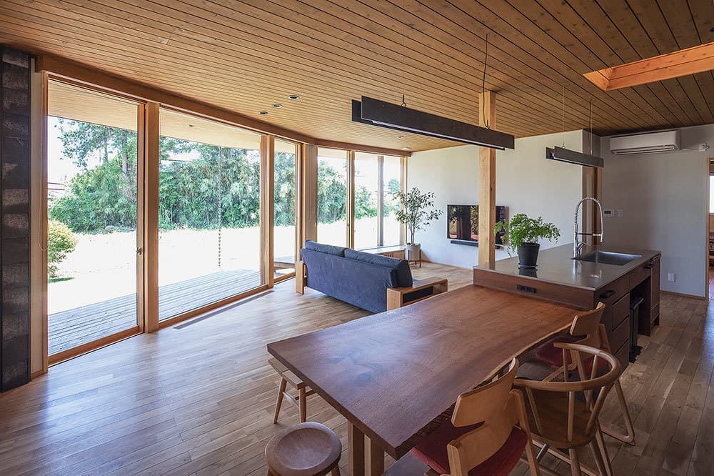 はすかいのいえ−表裏つくる斜め壁−