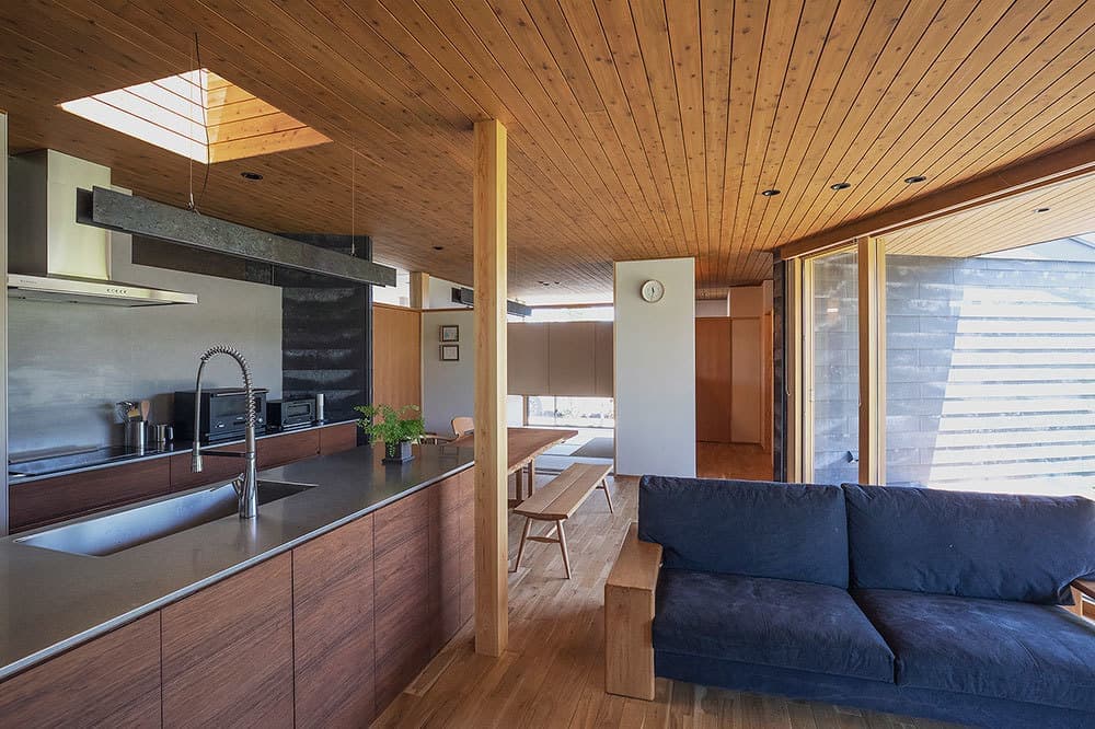 はすかいのいえ−表裏つくる斜め壁−