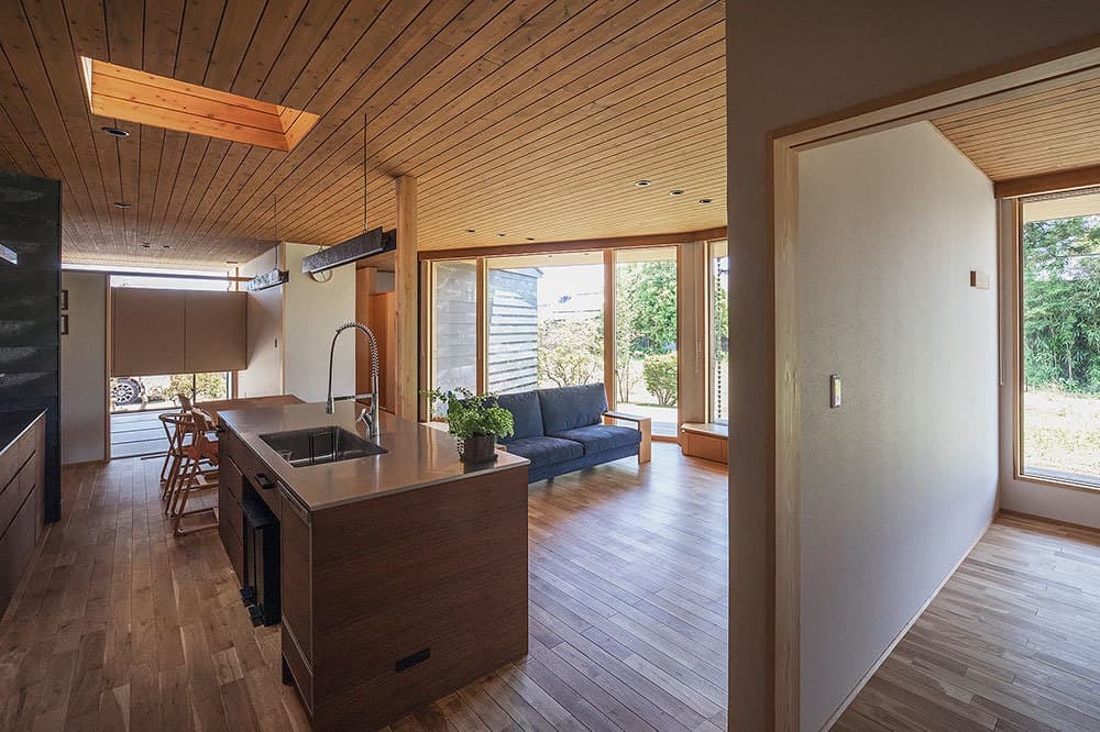 はすかいのいえ−表裏つくる斜め壁−