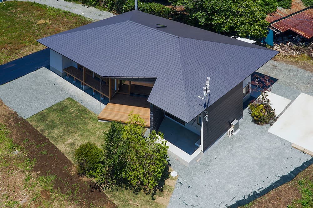 はすかいのいえ−表裏つくる斜め壁−