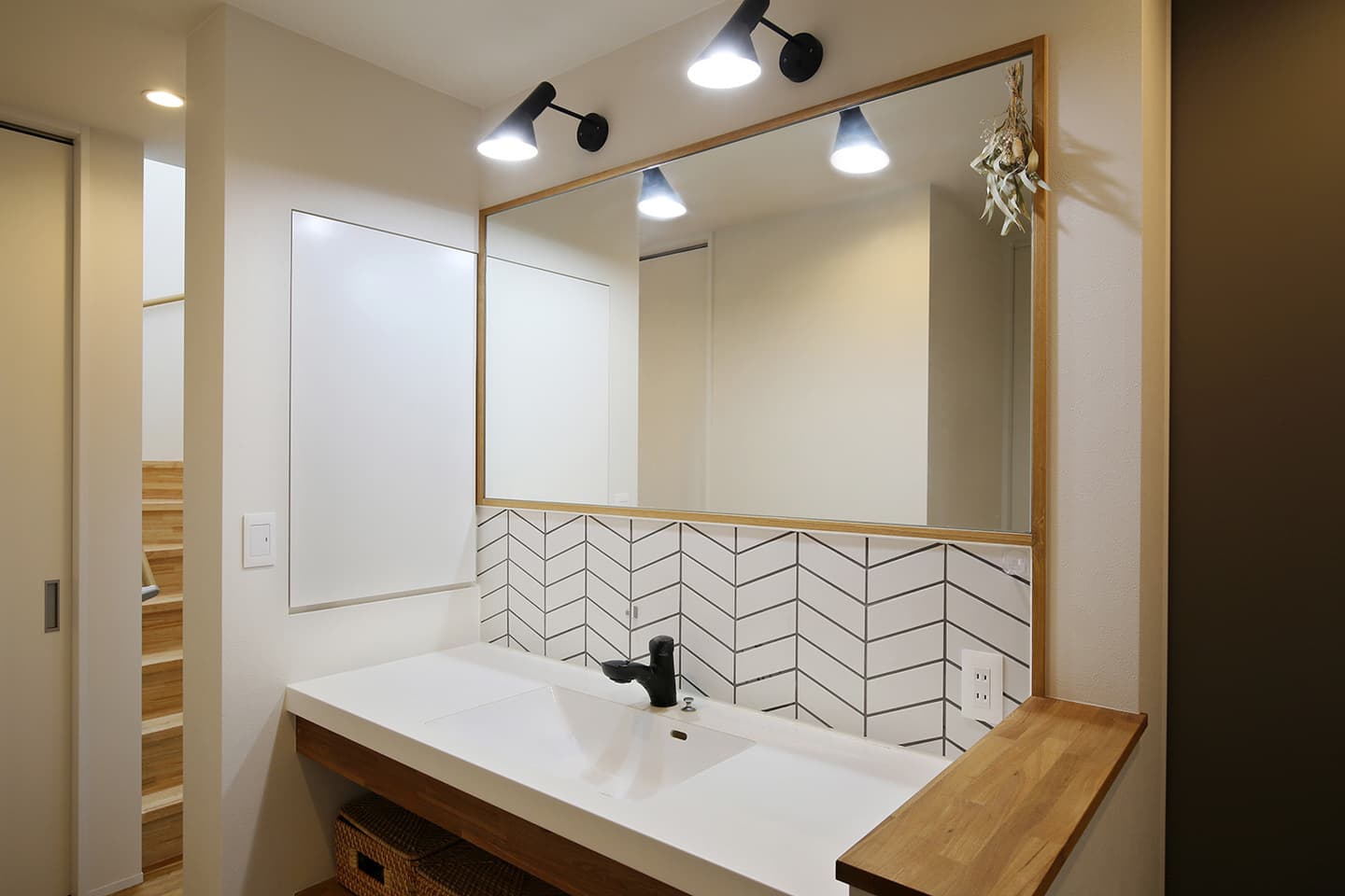 小上がりスタディースペースのあるコの字の家