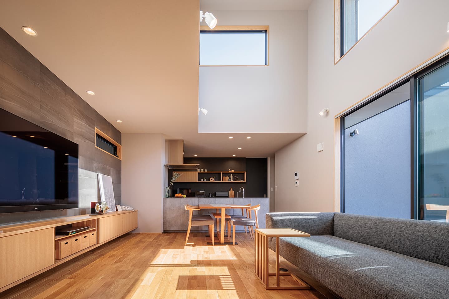 敷地条件を有効利用した中庭のあるコの字の家