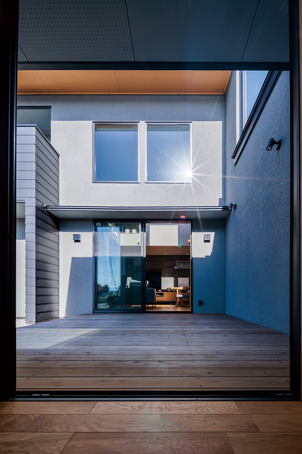 敷地条件を有効利用した中庭のあるコの字の家