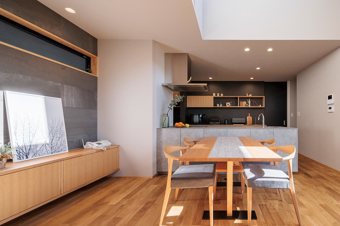 敷地条件を有効利用した中庭のあるコの字の家