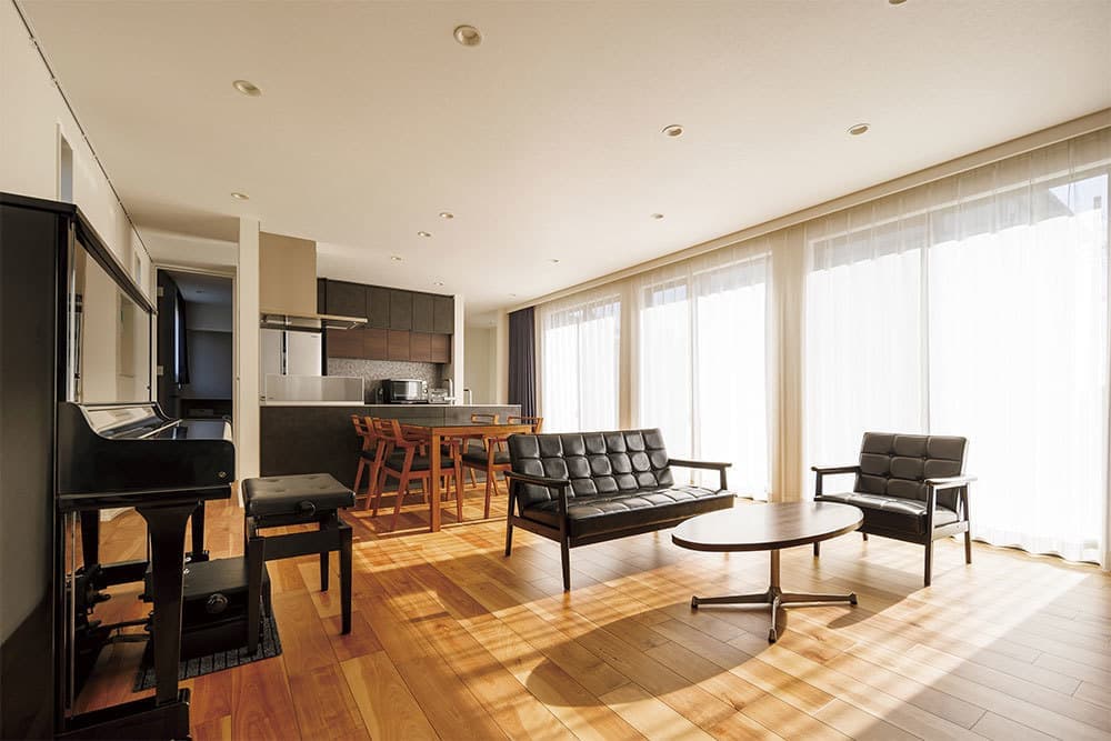 光を取込む横長の家