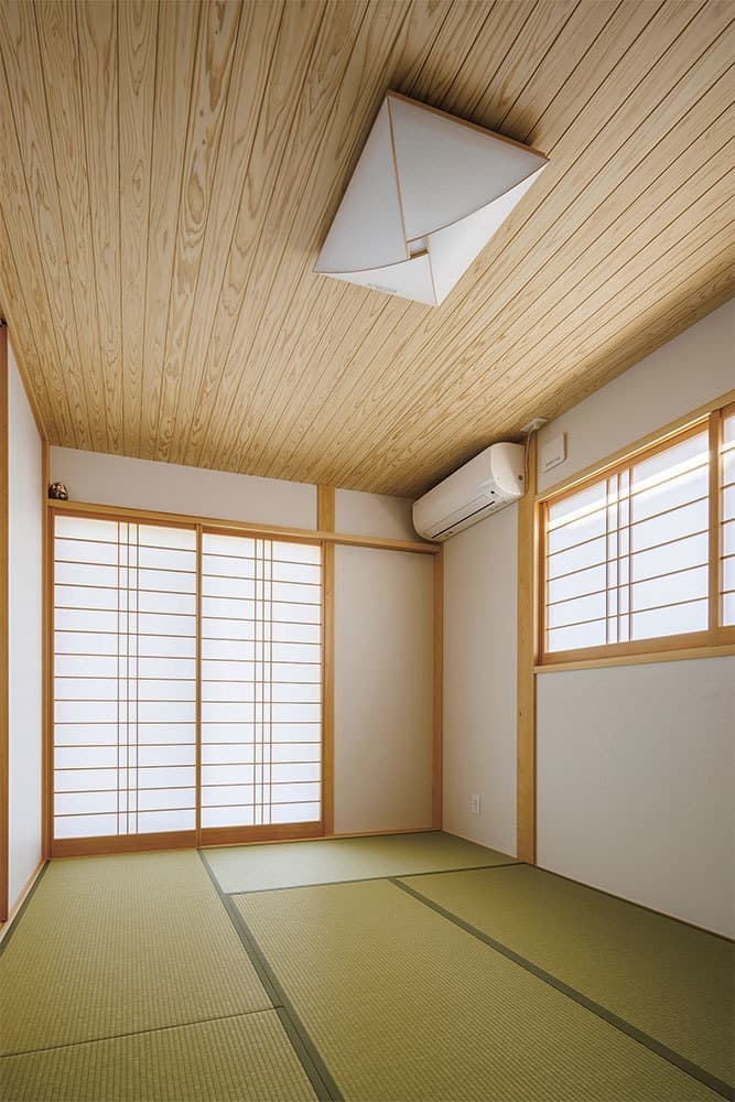 光を取込む横長の家