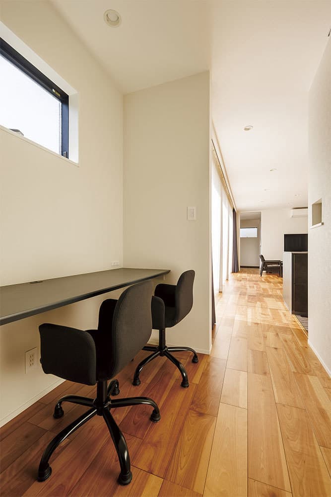 光を取込む横長の家