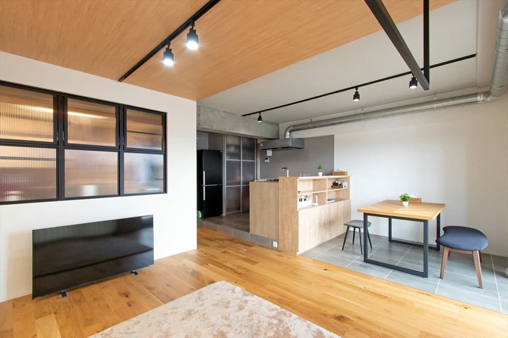 素材の質感が感じられるマンションリノベーション