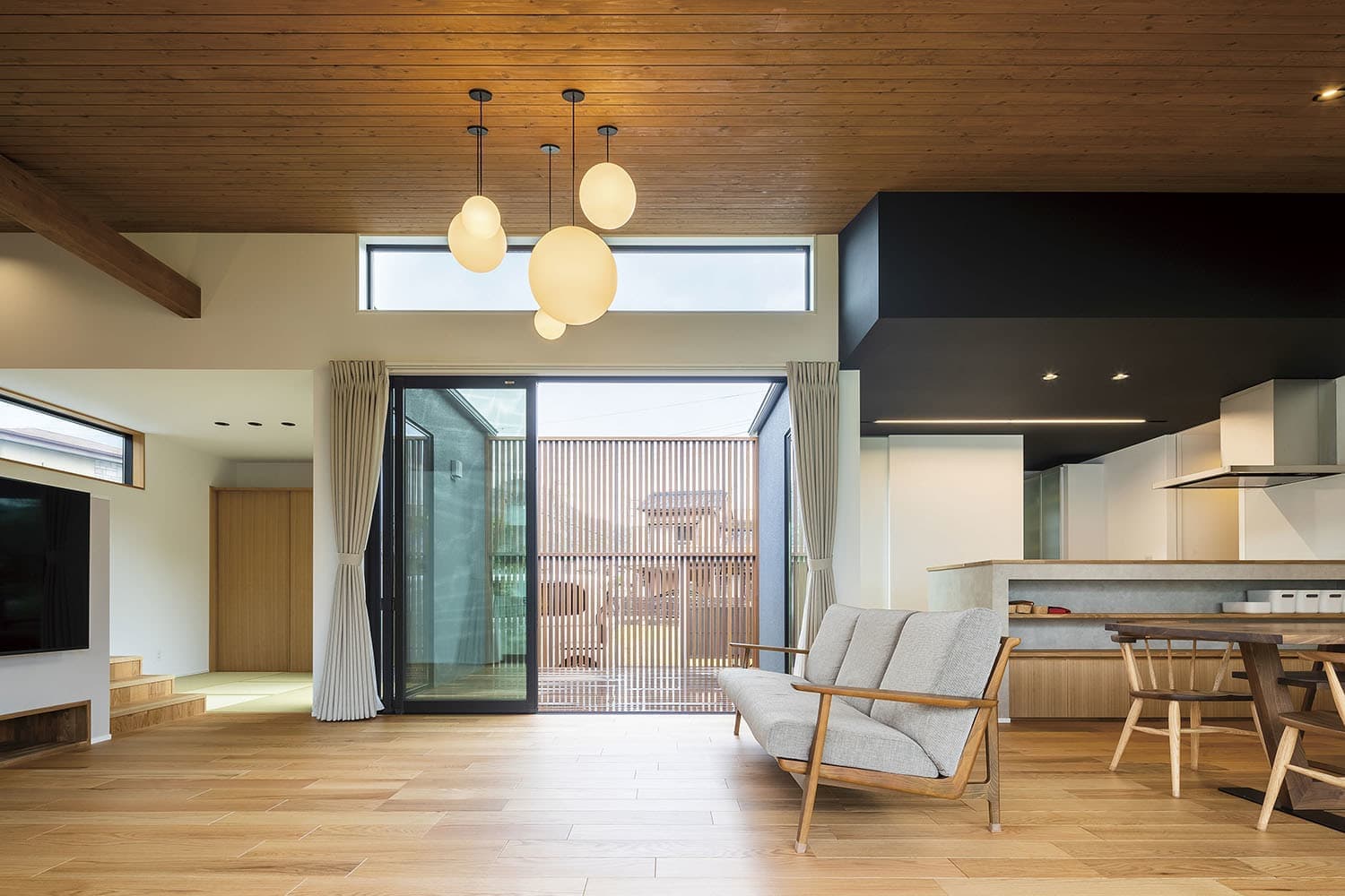 二層のスキップフロアのある 平屋の家