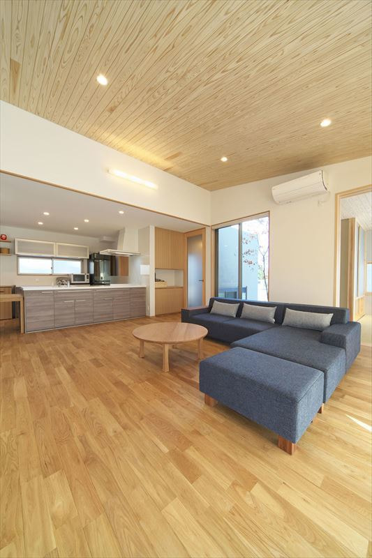 風そよぐ光あふれる家