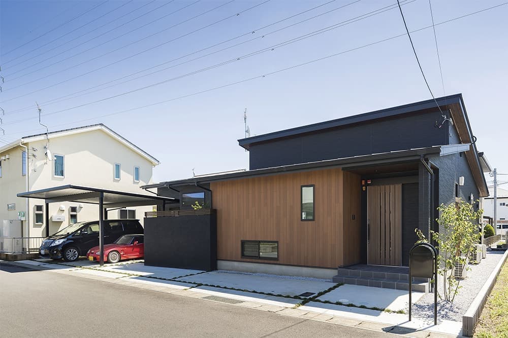 岩松の黒い平屋