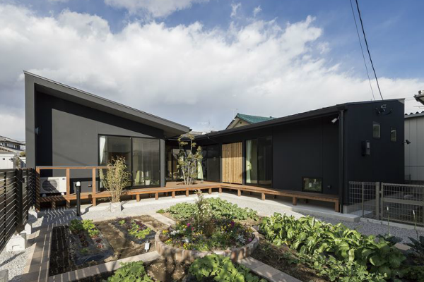 コの字の平屋の家