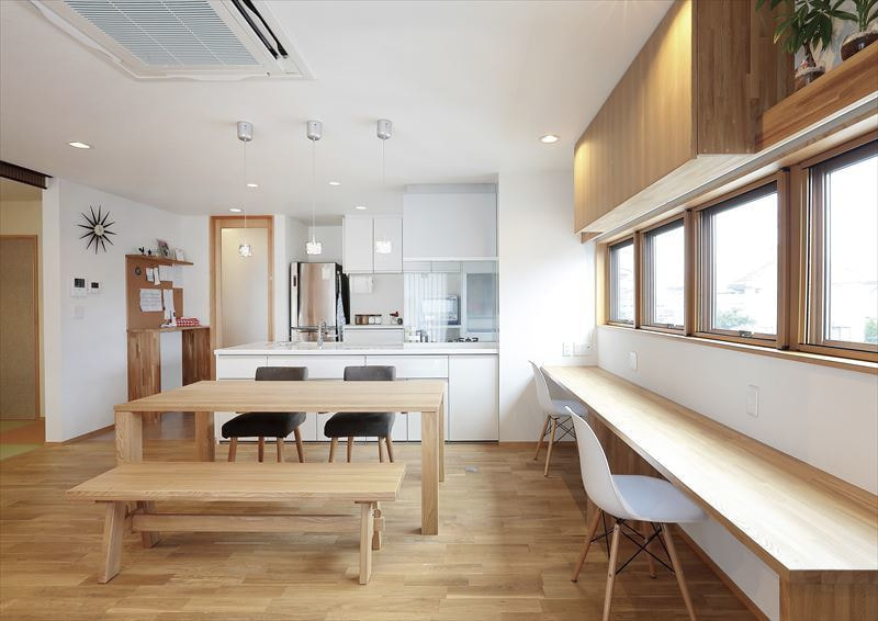 造作カウンターと収納のあるLDK