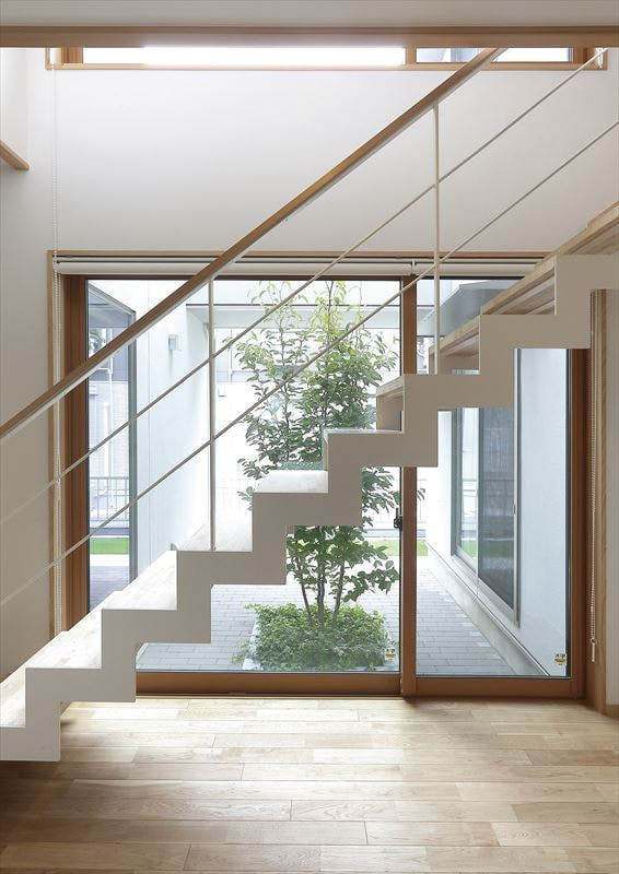 印象的なオープン階段