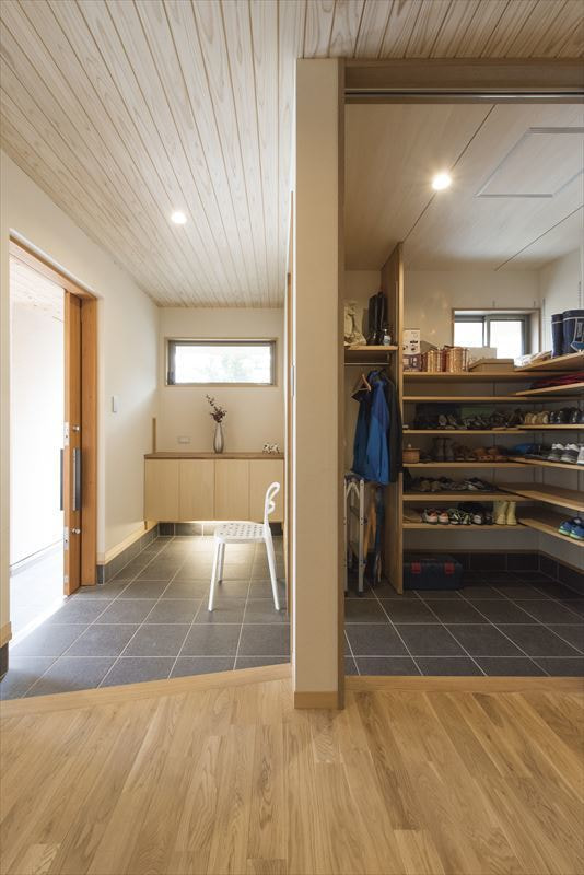 玄関収納と玄関