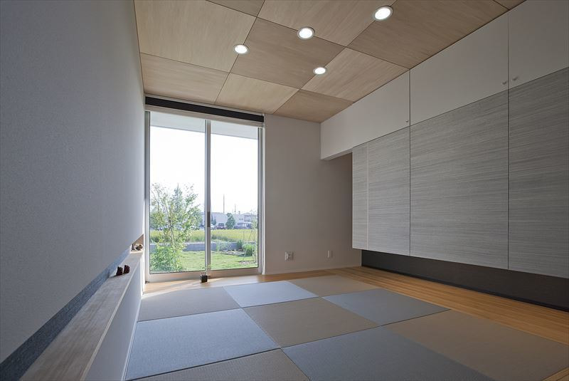 大開口の窓から自然を感じられる家