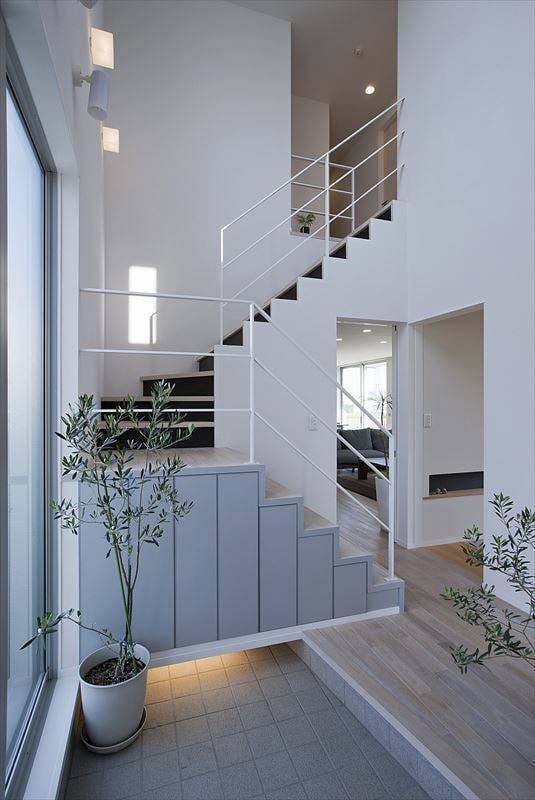 大開口の窓から自然を感じられる家