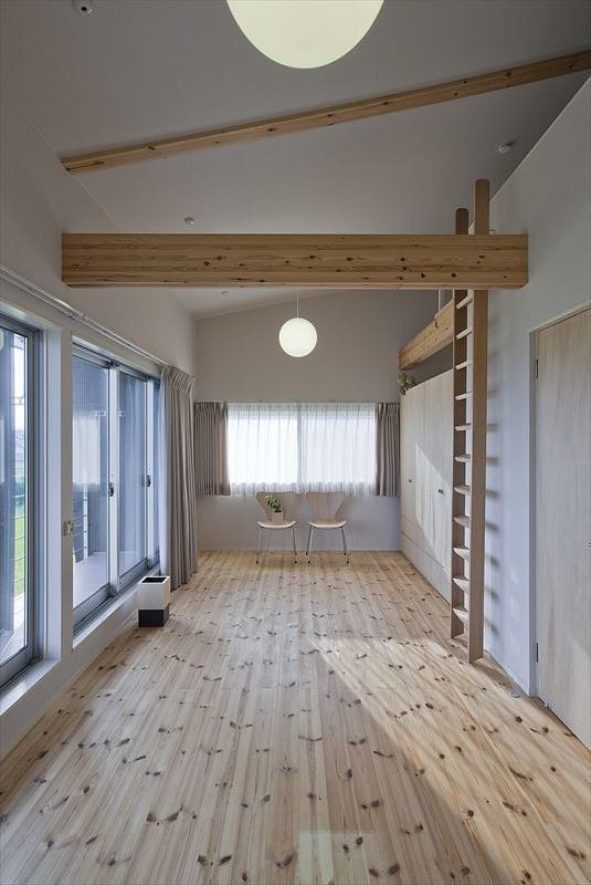 大開口の窓から自然を感じられる家