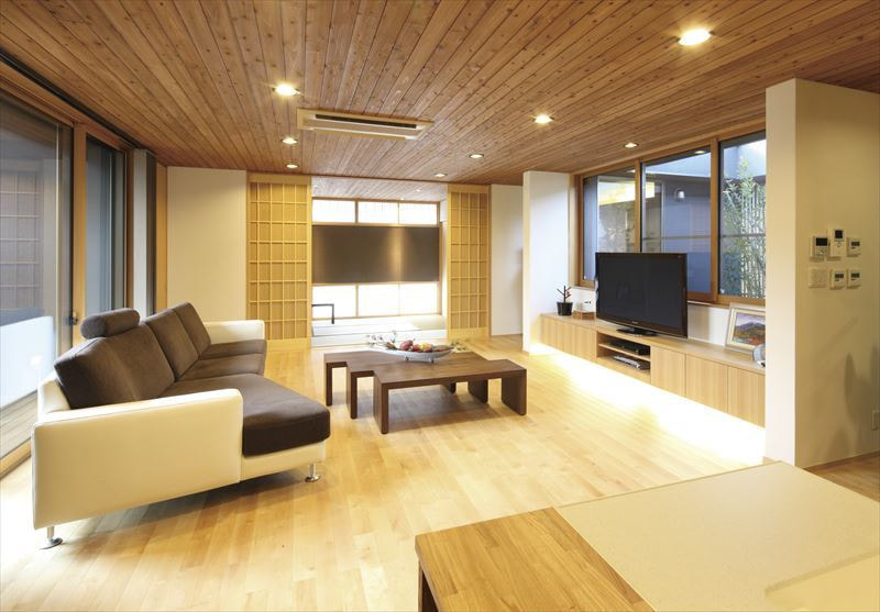 LDKは南北の中庭の間にあります。