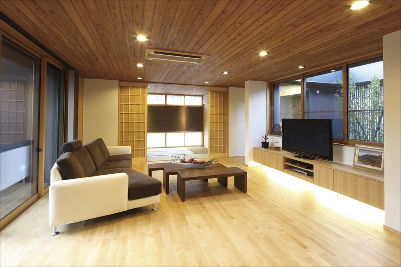 リビングにつながり奥に和室