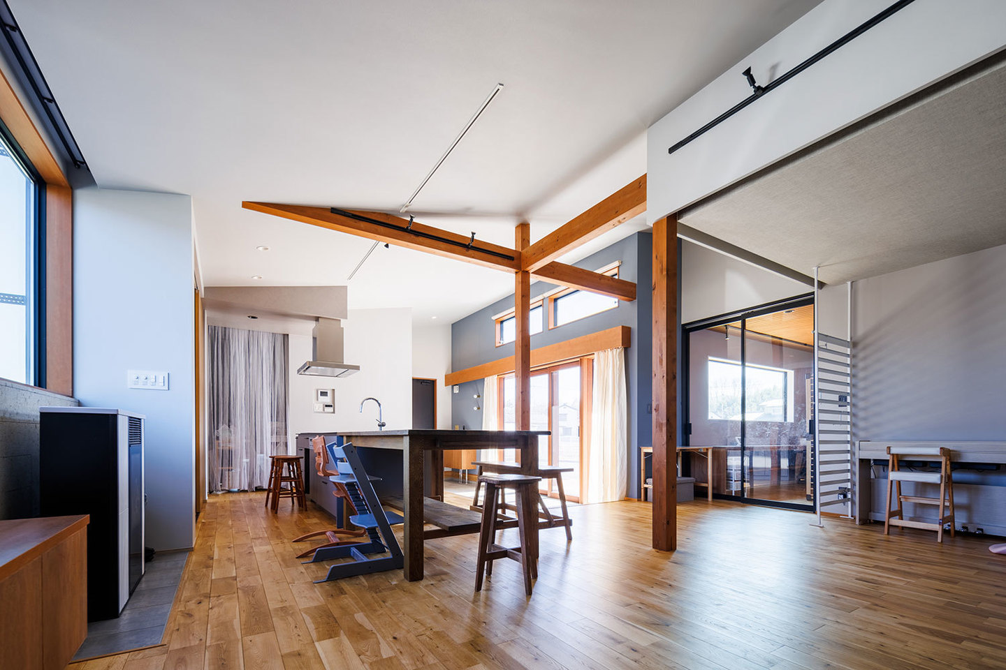 玄関・LDK・子供室を一つの空間にし開放的な空間を演出