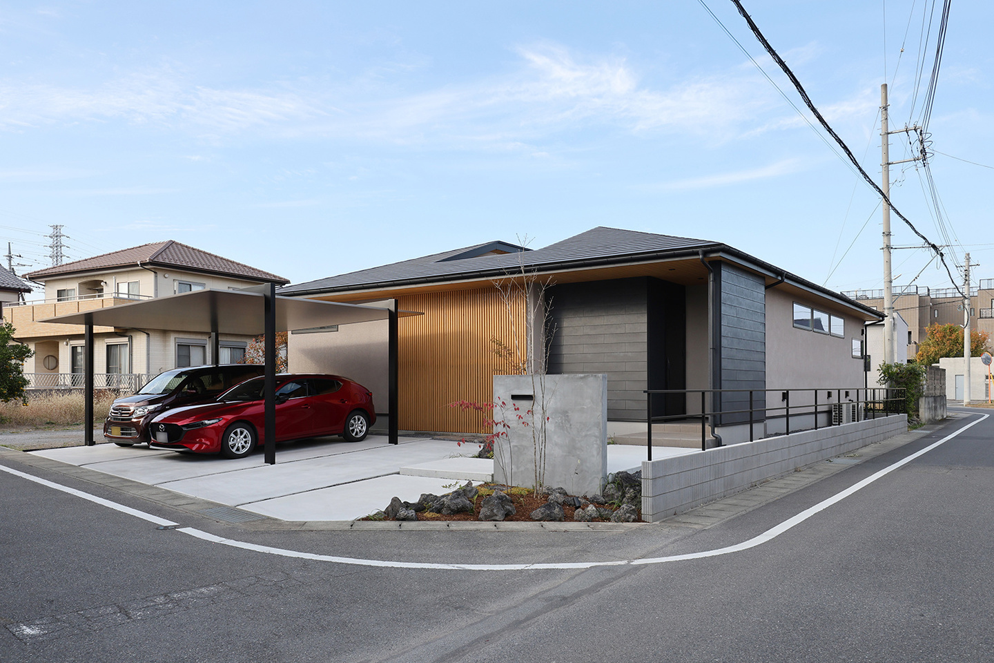 中庭を中心として開放されたLDKのある家