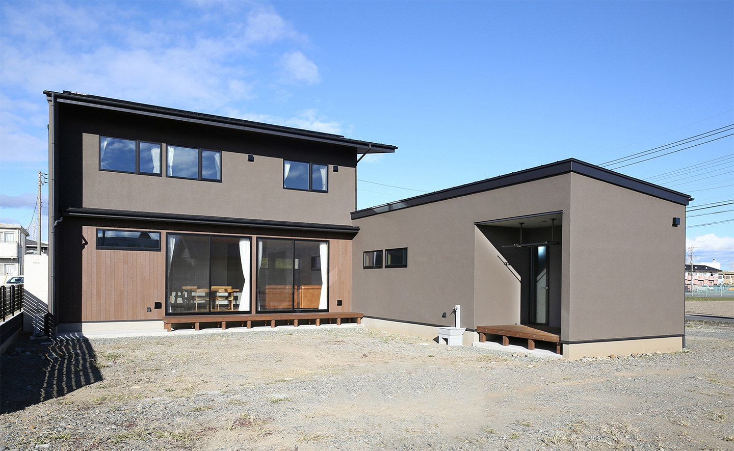 中庭を囲むL型の家 伊勢崎市