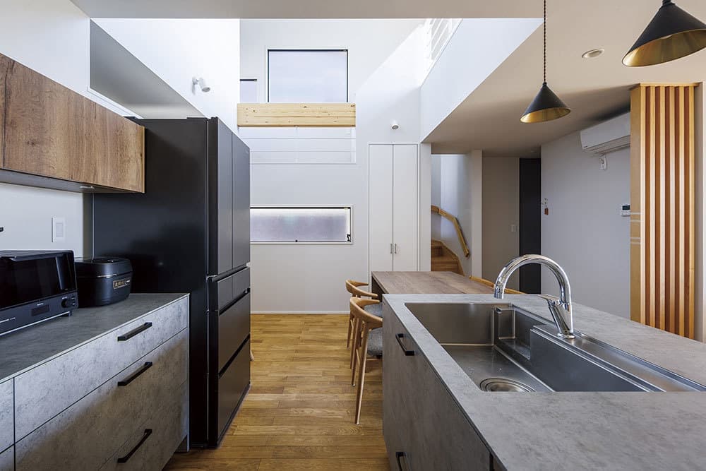 家族をつなぐスキップフロアのある家