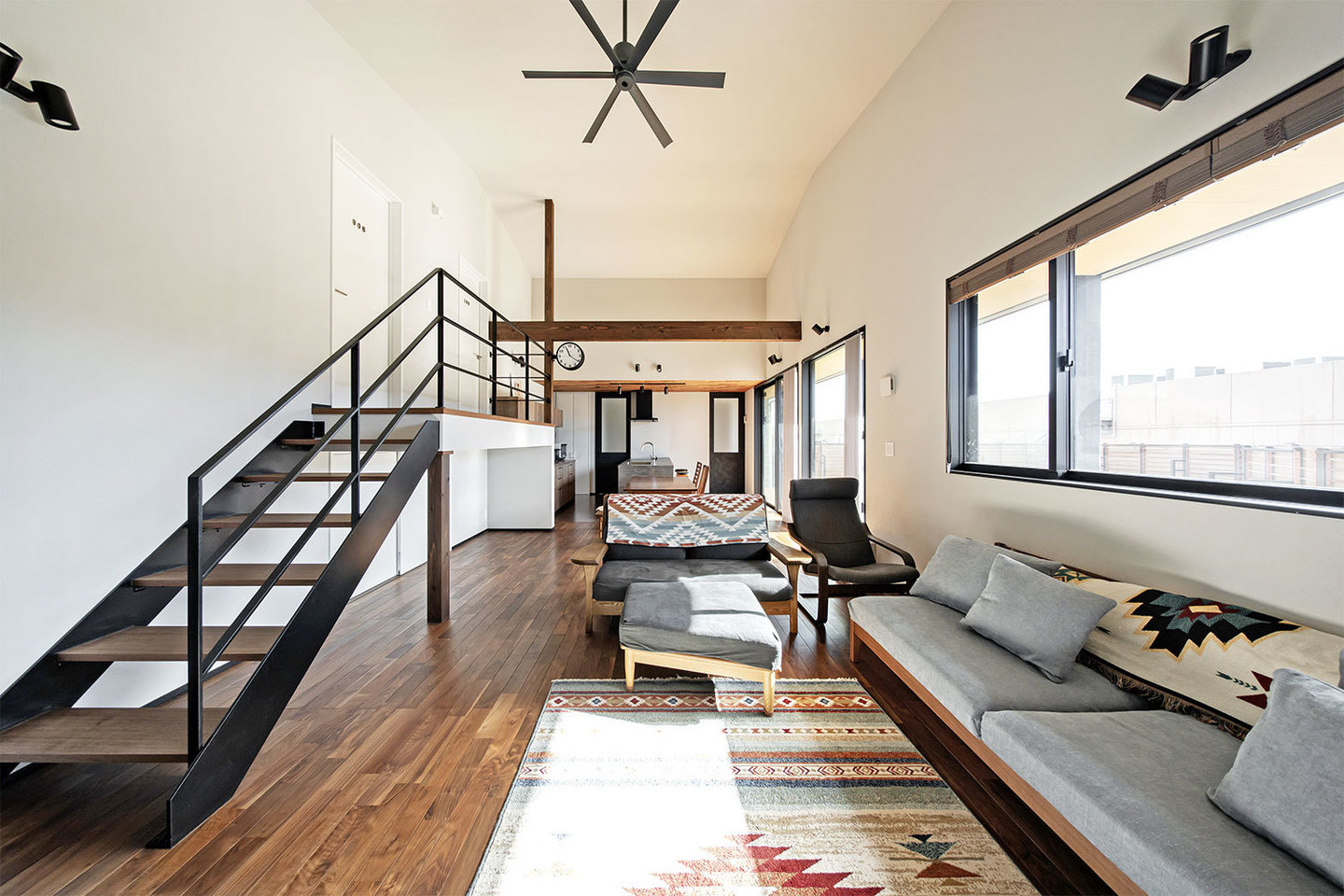 天井を高くし開放感を演出したLDK