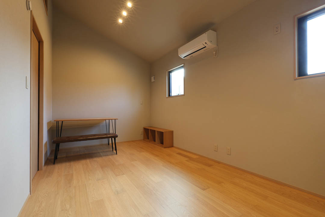 中庭を中心として開放されたLDKのある家