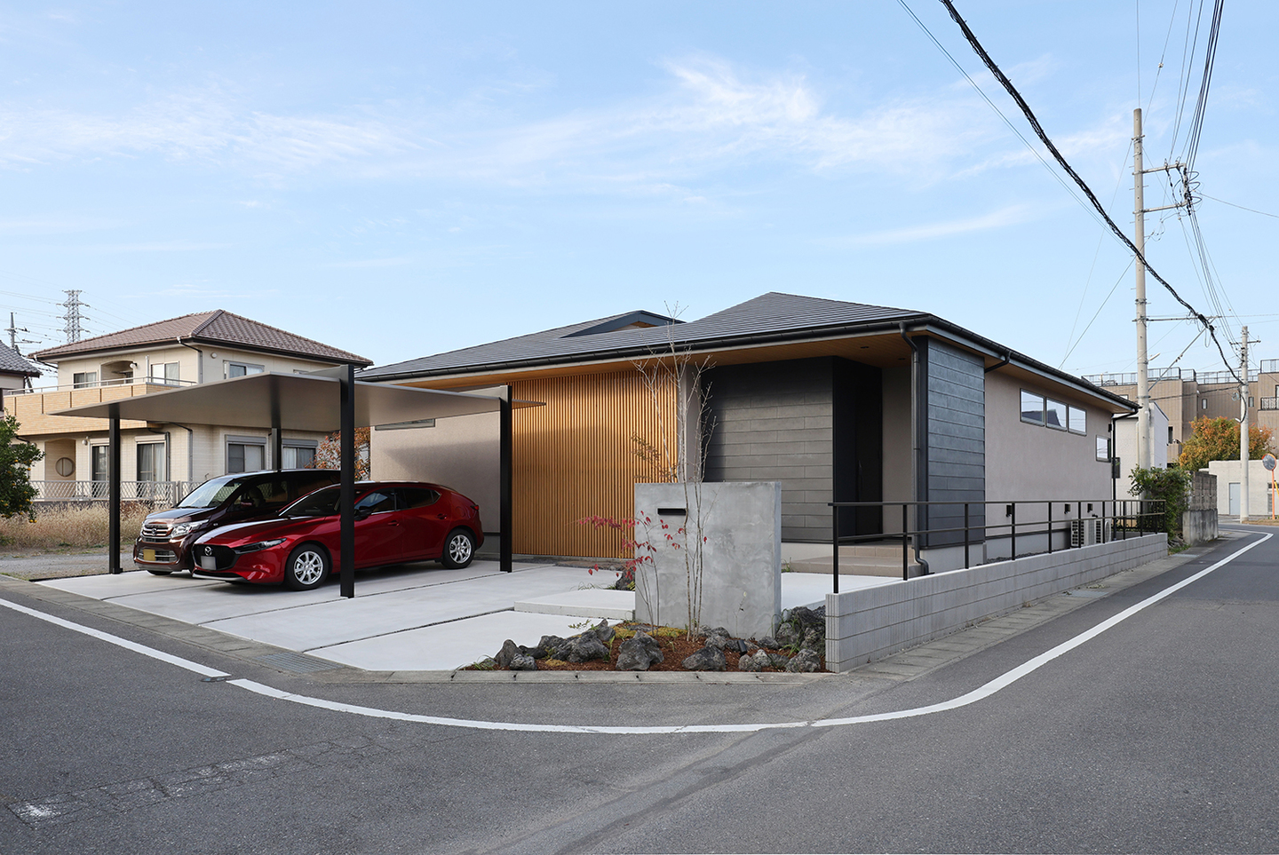 中庭を中心として開放されたLDKのある家