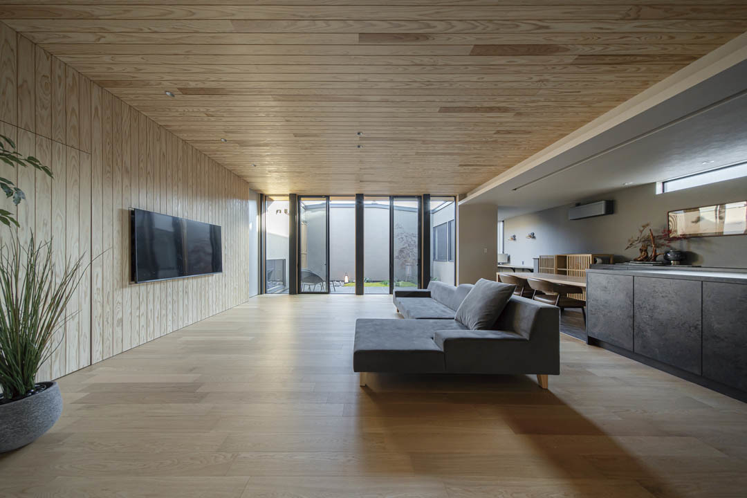 高さ2.7ｍの大開口窓と大空間27帖のＬＤＫ